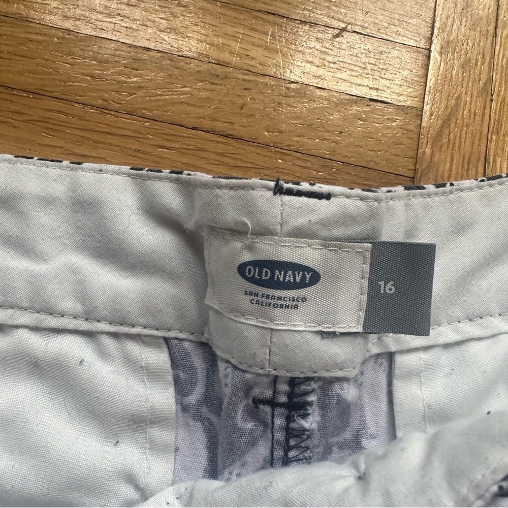 Old Navy Seahorse Midi Shorts Size 16 - Picture 3 of 3